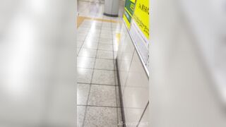 OL盗撮日記13　まさかの露出狂！？パンツだけでなくブラまで見せてくれるスタイル抜群の激カワOLを電車内で盗撮【※25分撮影】 jav jvip