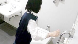 【vol.39】彼氏待ちの暇つぶしで、オナニーする制服女子ちゃん voyeur jp