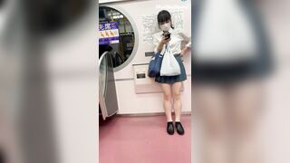 JK盗撮日記14 青チェックミニスカ制服JKを電車内で盗撮 voyeur jp