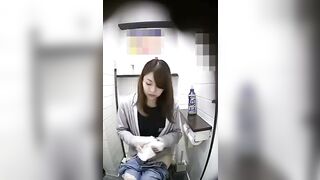 デパートのトイレでこっそりオナニーしちゃうJ〇⑰ voyeur jp (8)
