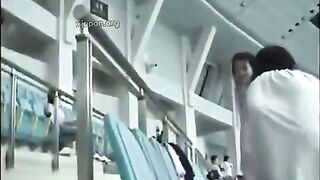 水泳大会は人が多すぎるので観客席で着替えます　S voyeur jp