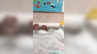 ●村●奈 中学の頃の友達にエロ目線で撮影された入浴秘映像 jvip