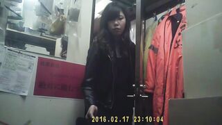 ガチ盗〇！飲食店アル〇イトの着替えシーンをのぞき見してみませんかpart20 jvip 01