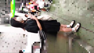 電車待ちで地面を濡らしてしまうお姉さん jvip