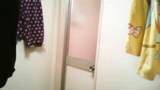 娘の風呂場を盗撮した父親の動画 voyeur jp
