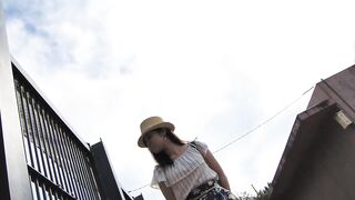 R40 ビューティフルフェチ　vol １５　色白お嬢さんの中身は何色！？パンツ上がっても直せないの？の巻き！（P動画付き） voyeur jp 01-130526