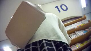 マンポジ直し-私服jdパンチラ逆さ撮り02 voyeur jp 01-130526