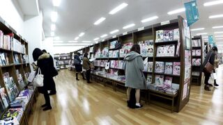 逆さhero-クリの形-おしっこﾊﾟﾝﾃｨ-美人可愛い-ｄ-静かな書店で撮らせて頂戴 voyeur jp 01-160526