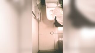 女子トイレ紀行 No.03 局部丸見え！立ち位置バッチリ 全員外撮り5名収録！ voyeur jp 160526