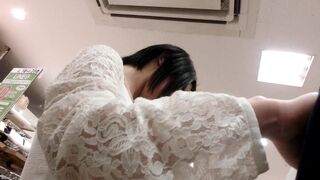 しゃがみ込んだ尻下潜り混み透けP接写撮り!過激でエロい店員さん全身たっぷり盗撮No41 voyeur jp 160526