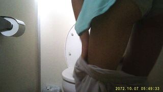 テニス大会トイレ94 4名収録！あのコンドーム娘がアソコを濡らして再登場！ voyeur jp 170526 02