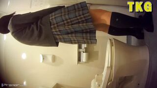 豪快噴射と大をイキム 制服3名の痴態 voyeur jp 170526