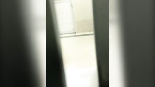 覗かれた貧乳女子●生（窓の隙間からじつくり盗撮） voyeur jp 170526