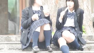 普段からＭ字パンチラ？（ＦＨＤ）お座りＫちゃん！！大変です！！パンツが見えてますよ特別編３ voyeur jp 170526