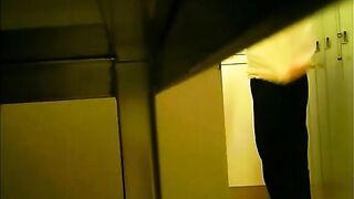 着替えながらおしっこ我慢するお姉さん2 voyeur jp 180526