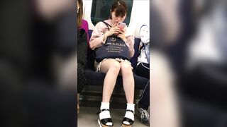 エチエチ-vol-13-最初から最後まで白パ-ツ見えっぱなしの美少女私服jkちゃん voyeur jp 02-190526