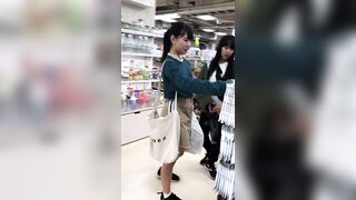 お姉さんの逆さパンチラ動画-静止画-１７６ voyeur jp 02-210526