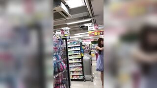 お姉さんの逆さパンチラ動画-静止画-１９３ voyeur jp 02-230526