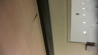 ナイスな太もも新人店員さん-真下から接写ありがとうございます-無防備すぎる神接客 voyeur jp 01-240526