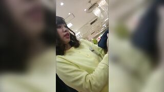 見た目とのギャップ-清楚なお顔なのにピンクのパンティがエロすぎ-ミニスカのショップ店員さん voyeur jp 01-240526