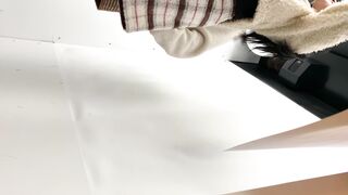 12-私服jkがプリクラ撮ってるところを覗き見してエッチなpを逆さ撮り voyeur jp 01-250526
