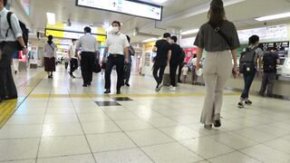 桃尻 階段見上げで超ガン見の絶景 ｔバック桃尻娘 フロント局部まで堪らないリブニットフレアパンツ voyeur jp