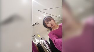 開脚に感謝 キレイなお姉さん店員のミニスカがエロい タイトミニスカから覗くパンティ voyeur jp
