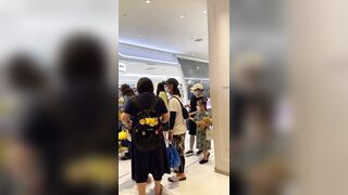 若ママさんの逆さパンチラ動画 ２４５ voyeur jp