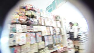 黒いネコからの贈り物 禁断の逆さ撮り4 vol41 外巻き髪の可愛い子編 voyeur jp