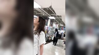 ２人のお姉さんの逆さパンチラ動画 静止画 １６４ voyeur jp 01