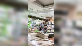 ２人のお姉さんの逆さパンチラ動画 静止画 １６４ voyeur jp 05