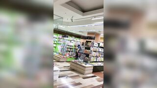 ２人のお姉さんの逆さパンチラ動画 静止画 １６４ voyeur jp 06
